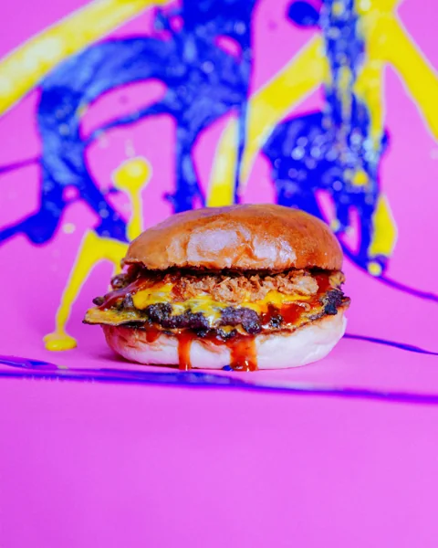 Burger e schizzi di colore